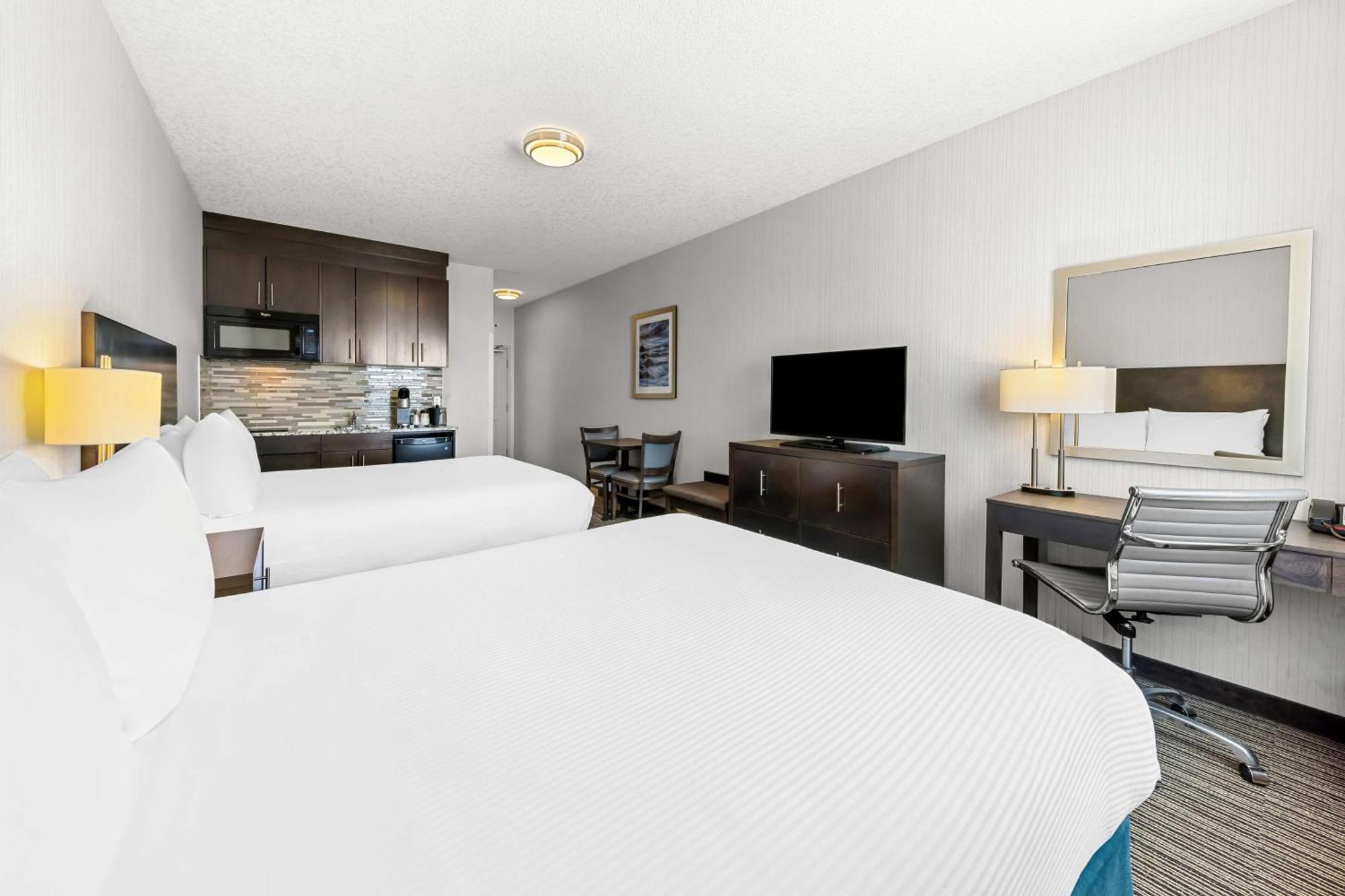 Best Western Plus Airdrie Gateway Exterior photo