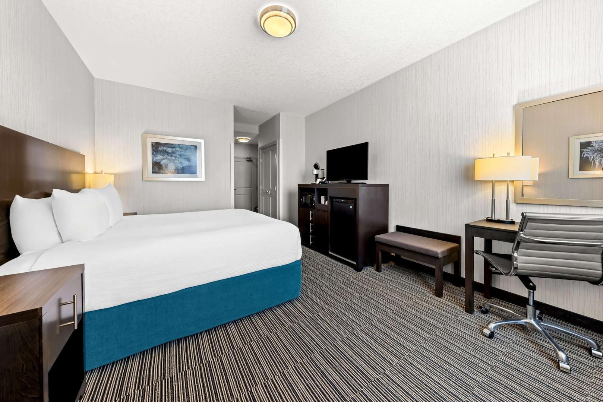Best Western Plus Airdrie Gateway Exterior photo