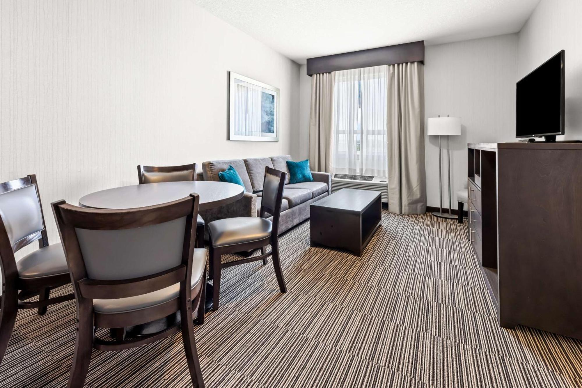Best Western Plus Airdrie Gateway Exterior photo