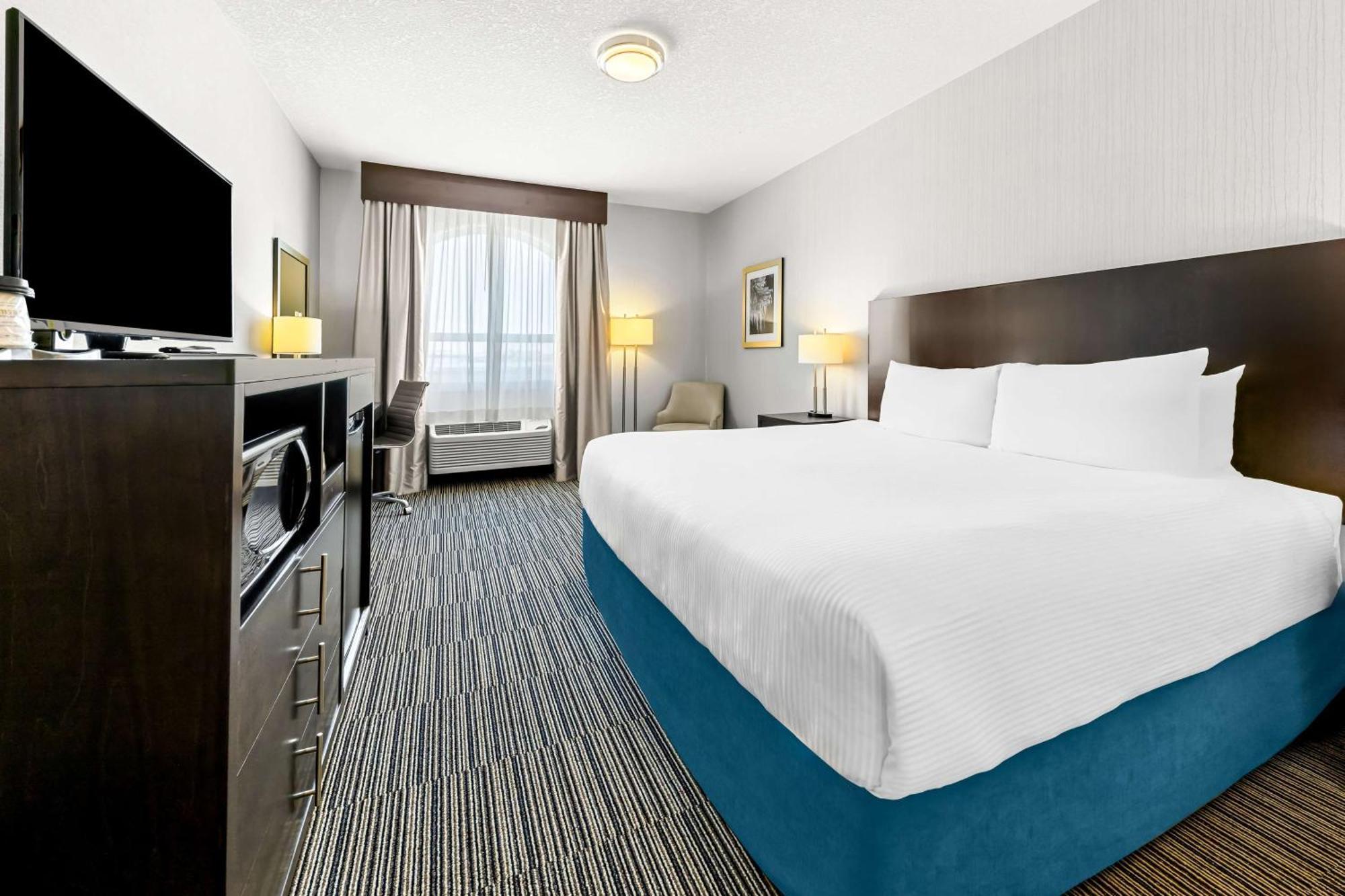 Best Western Plus Airdrie Gateway Exterior photo